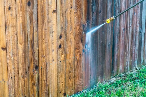 Fence Washing in Cedar Falls