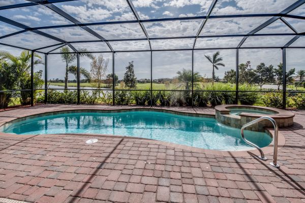 Pool Enclosure Cleaning in Cedar Falls