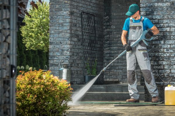Outside House Cleaning in Cedar Falls