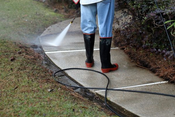 Sidewalk Pressure Cleaning in Cedar Falls
