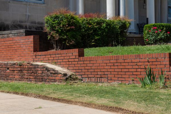 Retaining Wall Cleaning in Cedar Falls