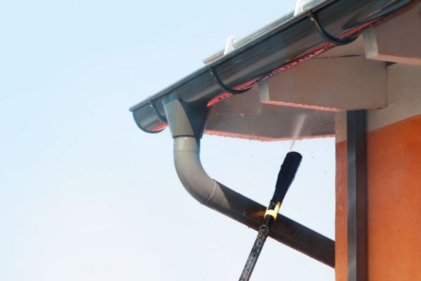 Eaves Power Washing in Cedar Falls